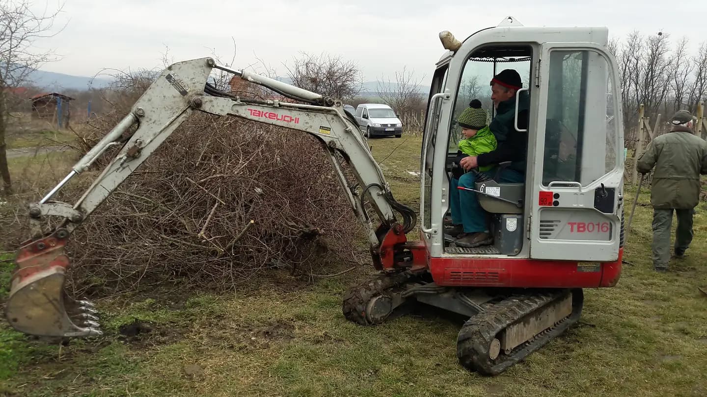 Brigáda vo vinohrade 2018 - fotka 1